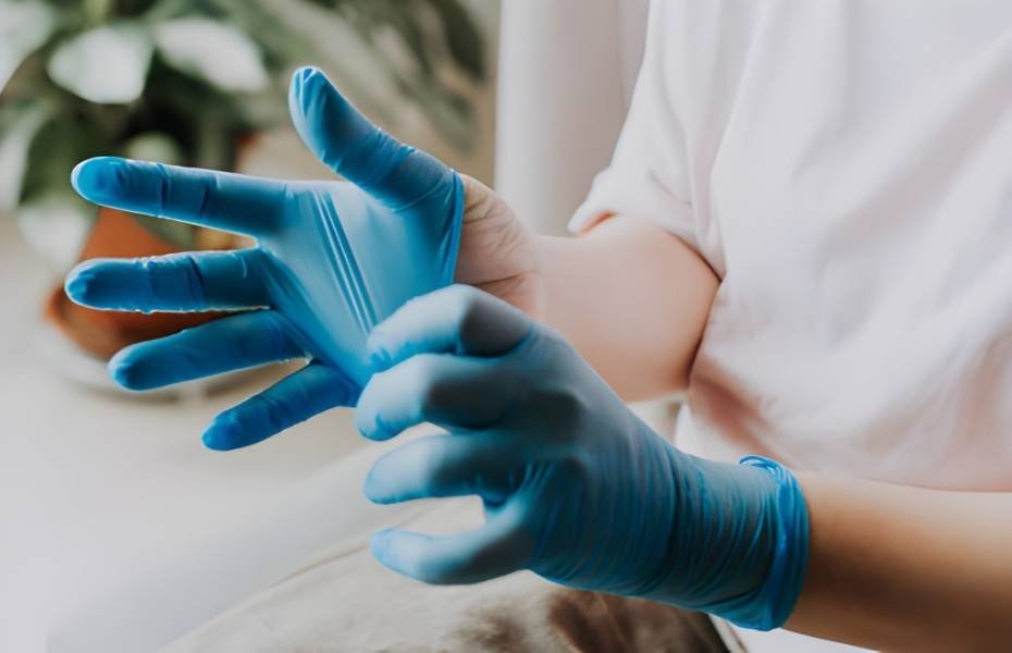 Disposable vs Reusable PPE